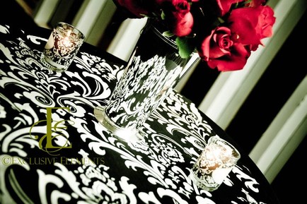 Table squares and table runners are an alternative to expensive printed 
